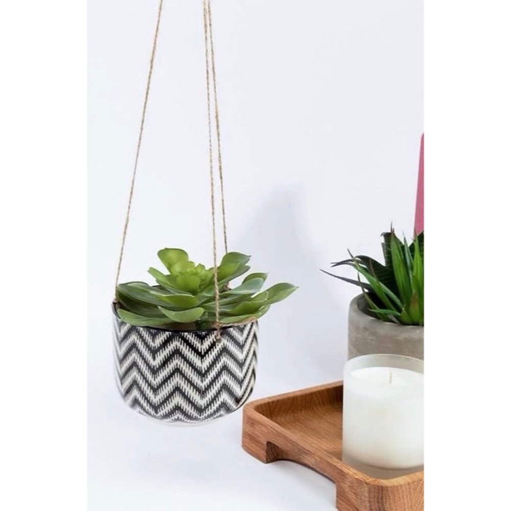 NWT Black & White Chevron Zigzag Hanging Pot for Plants